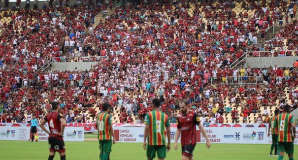 Superclássico vale a liderança isolada