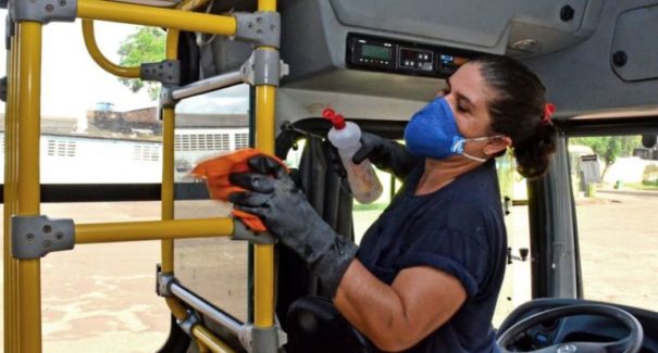Higienização do transporte público ajuda a combater vírus em São Luís