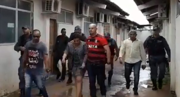 Polícia retira Núbia Dutra do centro administrativo de Paço do Lumiar