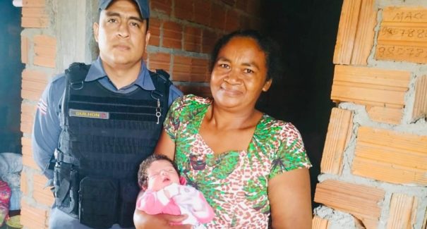 Recém nascida é salva por policial militar em Raposa