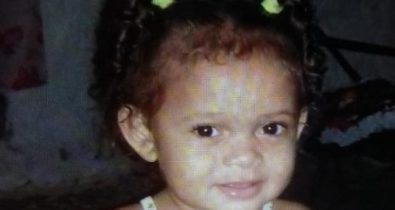 Menina de 2 anos morre afogada dentro de balde em Codó