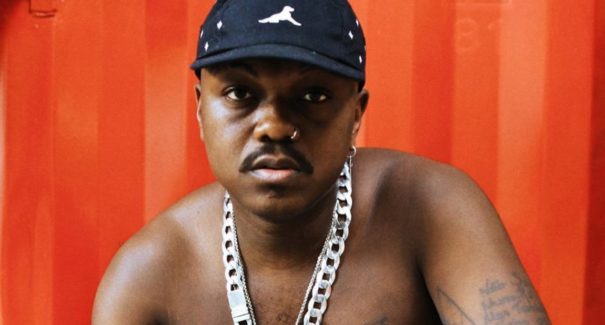 Rapper Djonga bomba na internet ao divulgar capa de novo álbum