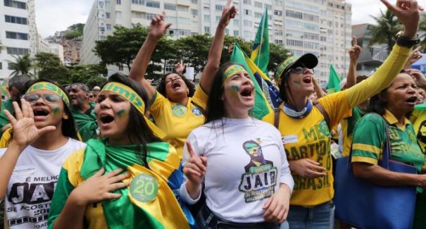 Bolsonaro pede que população repense ida a manifestações de domingo