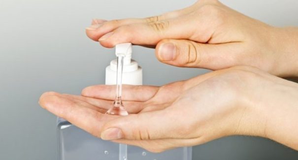 Aprenda a fazer álcool gel caseiro para aumentar sua imunidade