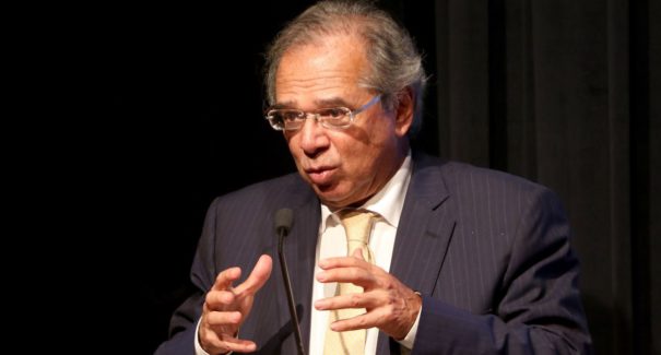 Em ofício ao Congresso, Guedes pede reformas para conter crise