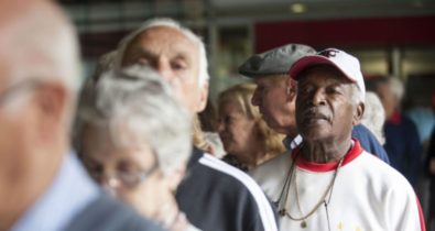 Justiça manda bancos suspenderem cobrança de empréstimos de aposentados