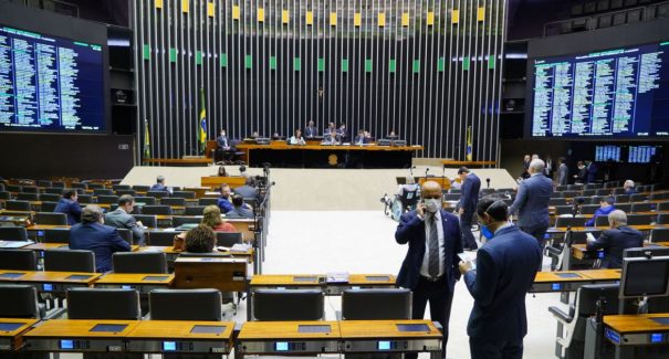 Câmara aprova auxílio de R$ 600 por mês para trabalhador informal