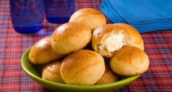 Aprenda a fazer pão de requeijão fofinho