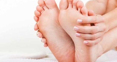 6 dicas para eliminar rachaduras dos pés