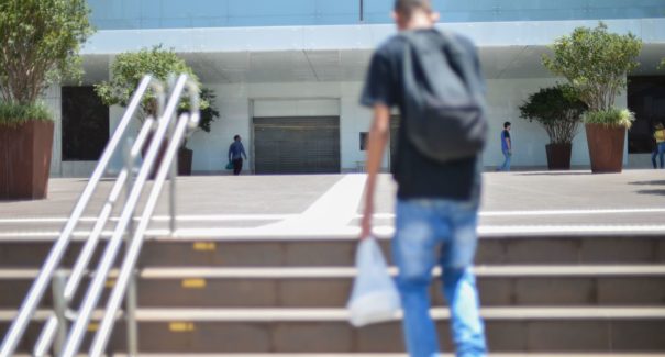Estagiários e aprendizes devem ficar em casa, orienta MPT
