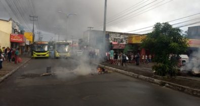 Avenida São Marçal é fechada por manifestantes na manhã desta segunda (9)