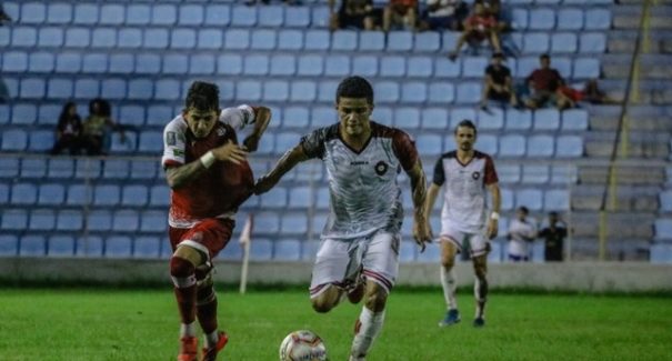 Moto dispara na liderança com vitória contra Imperatriz