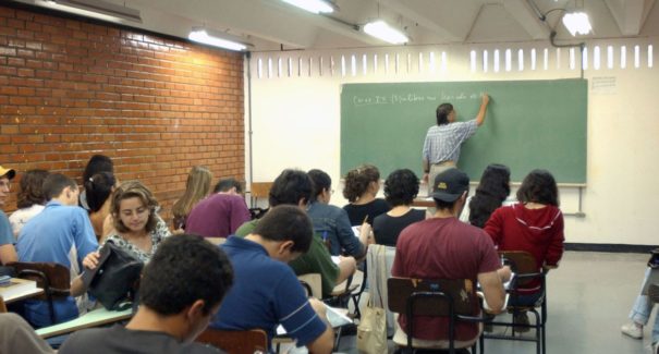 Desemprego, evasão e inadimplência preocupam faculdades privadas