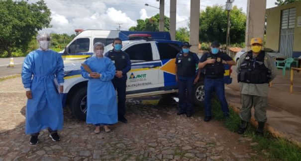 Ônibus é apreendido por fazer transporte clandestino de 40 passageiros ao Maranhão