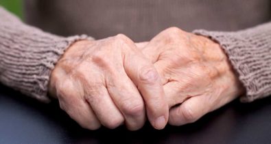 Parkinson: primeiros sinais e como funciona o tratamento