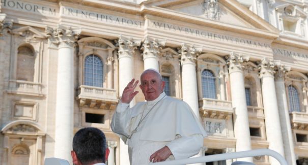 “Sejam mensageiros da vida em tempos de morte”, diz o papa