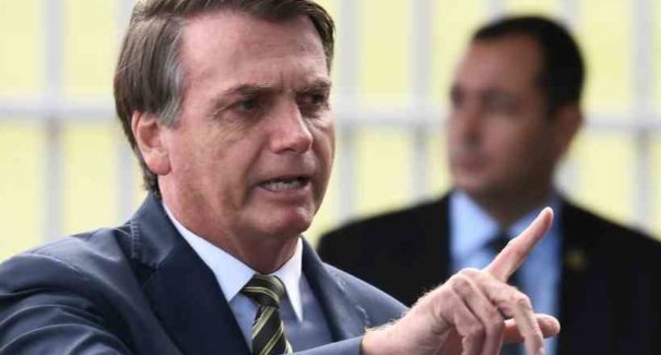 Bolsonaro veta geolocalização da população por celular