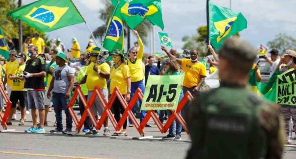 Aras pede a STF inquérito sobre atos que defenderam novo AI-5