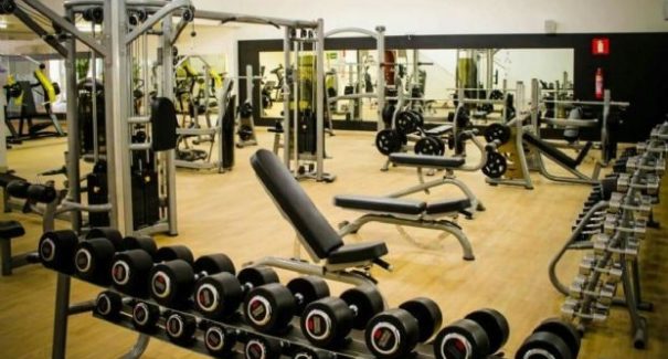 Escolha entre treino doméstico e academia define sucesso na luta contra o sedentarismo