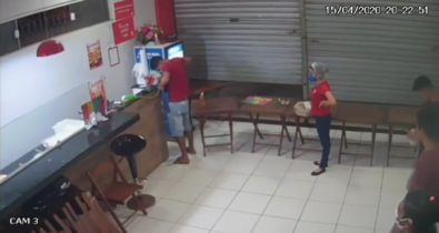 Vídeo: Homens assaltam pizzaria no Planalto Turu