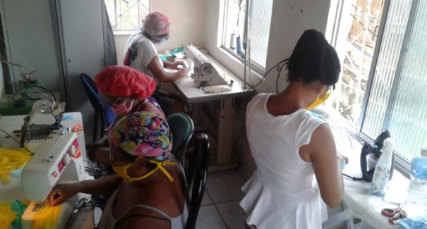 Voluntárias já doaram 2 mil máscaras