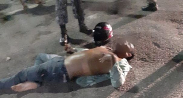Assaltante é baleado na porta de supermercado
