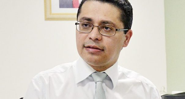 “Cidade com muito movimento, meu povo… Assim é difícil”, lamenta secretário de Saúde