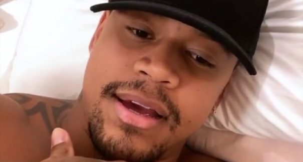 Cantor Léo Santana se retrata após ser criticado na internet