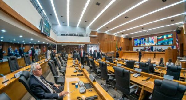 Plenário aprova MPs prevendo regras para programas Cartão Universitário e Transporte para Todos