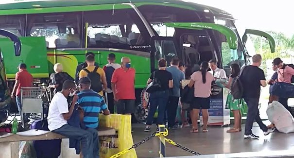 Ônibus interestaduais são suspensos e ferry boats têm redução de trajetos