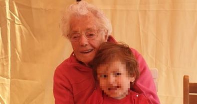 Idosa de 102 anos e neto têm alta no mesmo dia na Itália