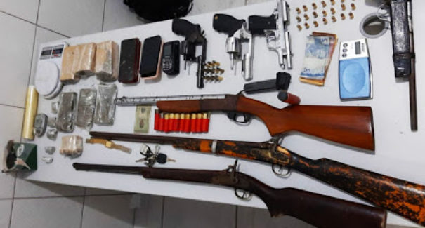 Presos criminosos que invadiram delegacia e furtaram armas