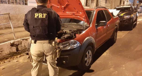 Polícia Rodoviária Federal prende homem com carro clonado e documento falso