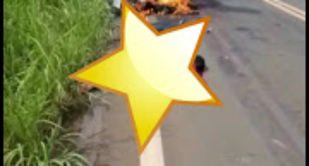 Dois homens morrem após colidir com carreta na BR-230