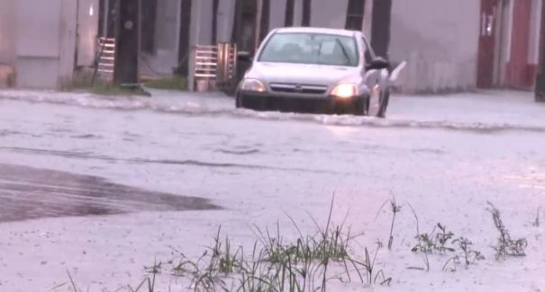 Alagamento é registrado na capital maranhense após forte chuva