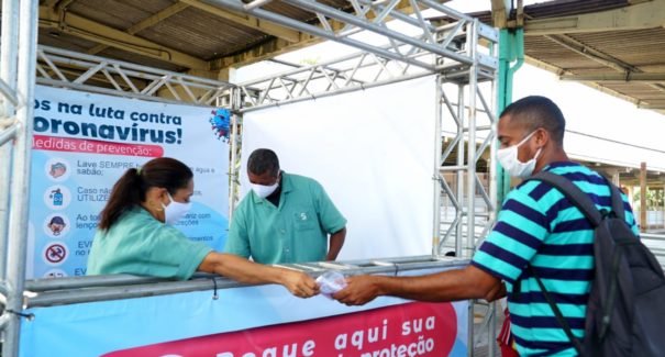 Máscaras estão sendo distribuídas em terminais de integração de São Luís