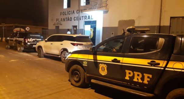 Homem em carro de luxo é preso por dirigir embriagado na BR-010