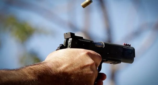 Em São Luís, após troca de tiros, policial penal e assaltante são baleados