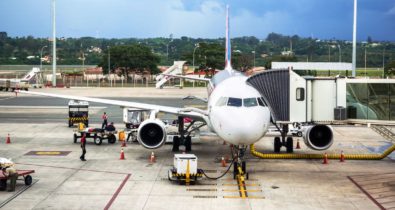 Aviões de passageiros poderão transportar pacientes com covid-19