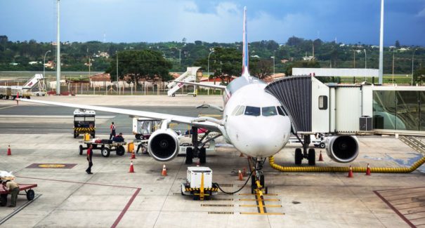 Aviões de passageiros poderão transportar pacientes com covid-19