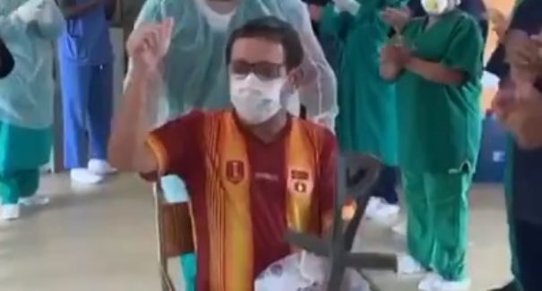 VÍDEO: Paciente se recupera da Covid-19 e deixa Hospital Carlos Macieira