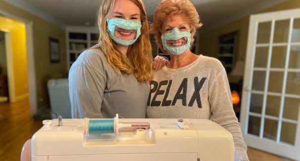 Jovem cria máscaras transparentes para ajudar surdos na leitura labial