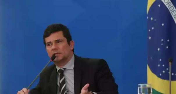 Moro pede demissão depois de Bolsonaro anunciar troca na direção da PF