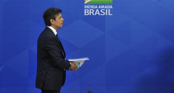 Coronavírus: ministro da Saúde reconhece agravamento da situação