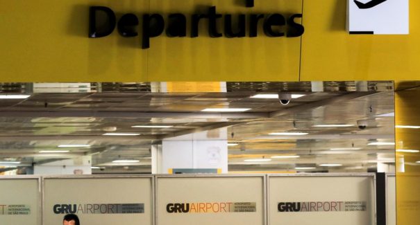 Brasileiros retidos no exterior podem solicitar repatriação online