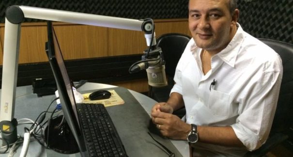 Corpo do jornalista Roberto Fernandes é enterrado em São Luís