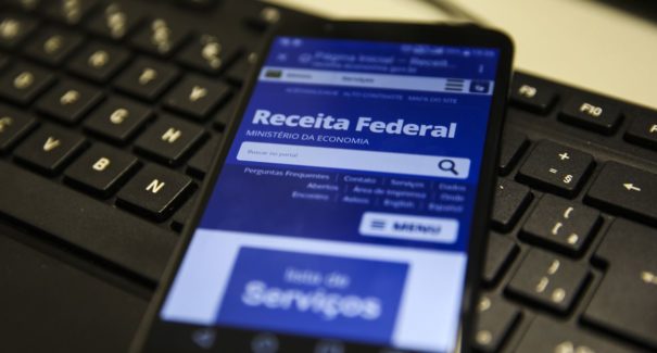 Governo prorroga prazo de entrega da declaração do IR por dois meses