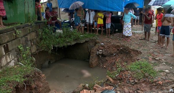 Corpo é encontrado boiando em bueiro em São Luís