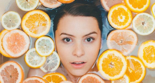 Conheça os benefícios da vitamina C para a pele