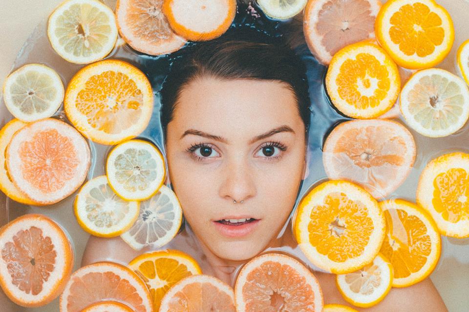 Conheça os benefícios da vitamina C para a pele